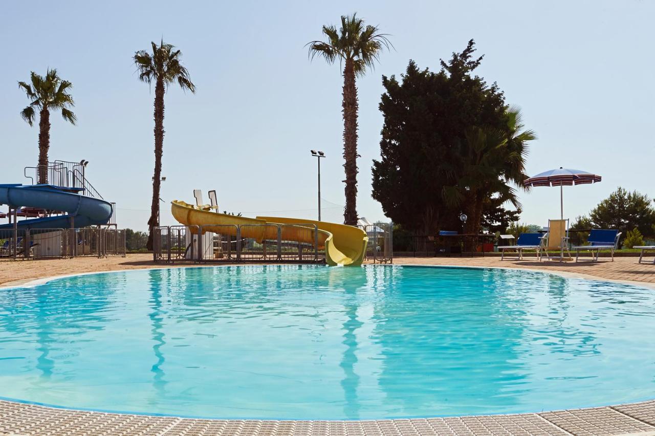 Alba Azzurra - Cdshotels Torre dell'Orso Luaran gambar